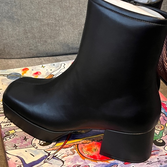 Jeffrey Campbell NWT. Beautiful black leather platform ankle boots. 8.5. - Picture 4 of 7